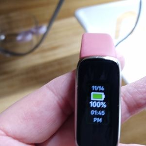 Fitbit Luxe Fitness & Wellness smart watch